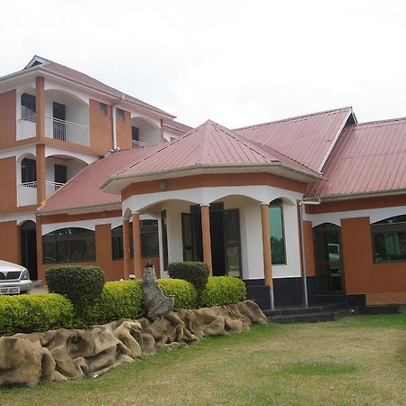 Rays Hotel Mbarara Esterno foto