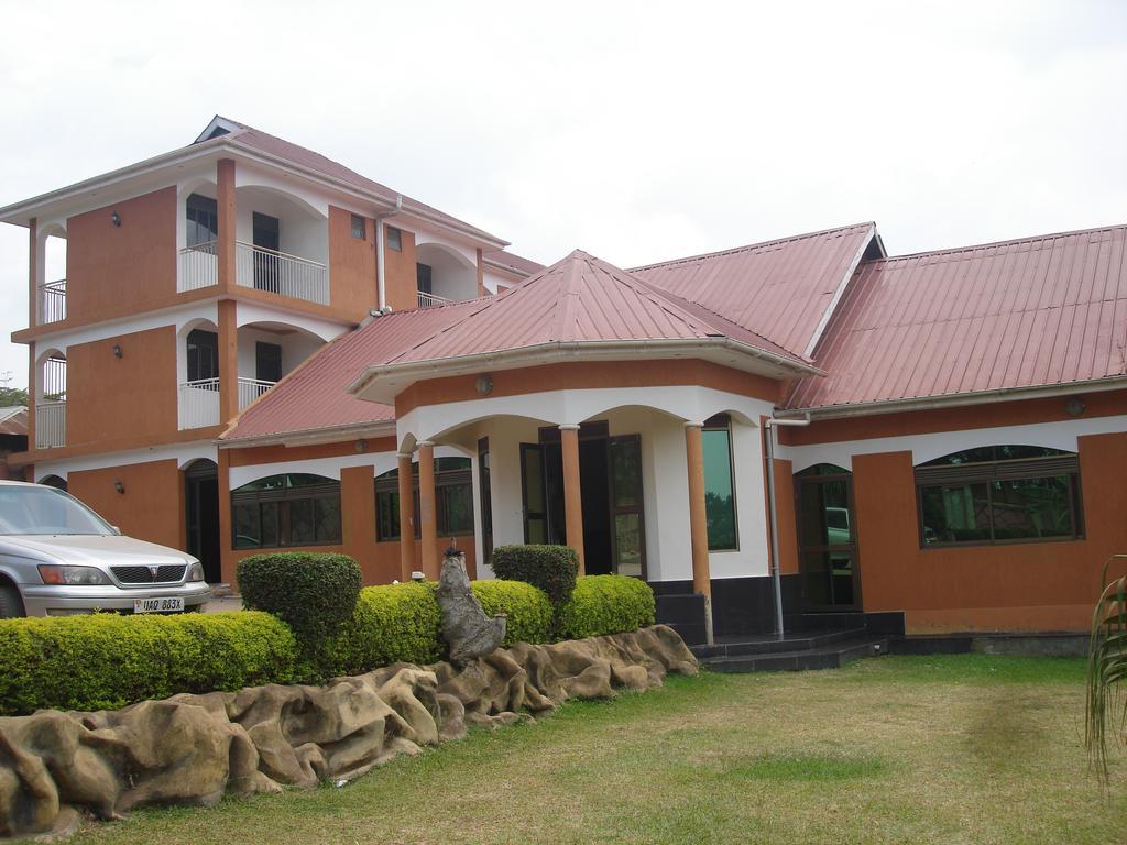 Rays Hotel Mbarara Esterno foto