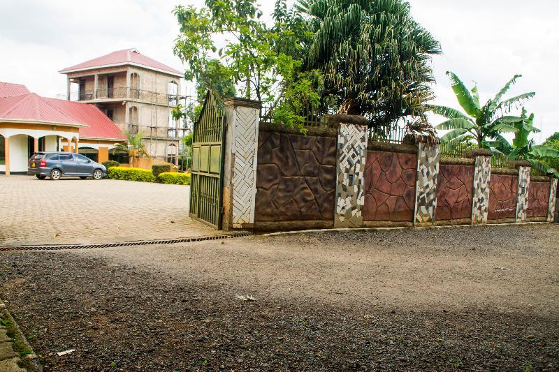 Rays Hotel Mbarara Esterno foto
