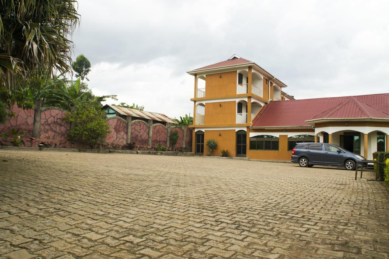Rays Hotel Mbarara Esterno foto