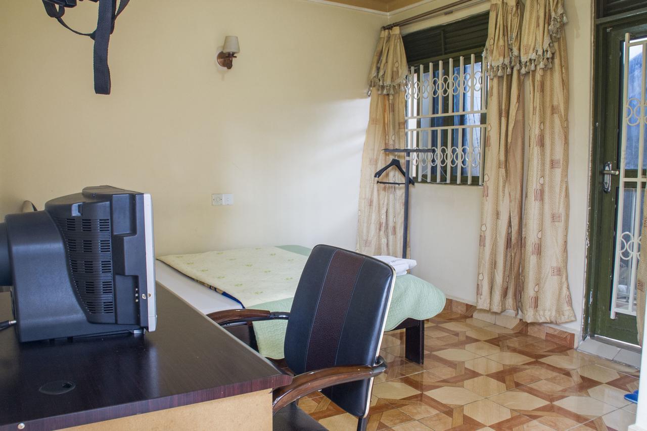 Rays Hotel Mbarara Esterno foto