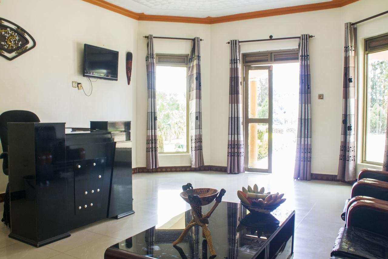 Rays Hotel Mbarara Esterno foto